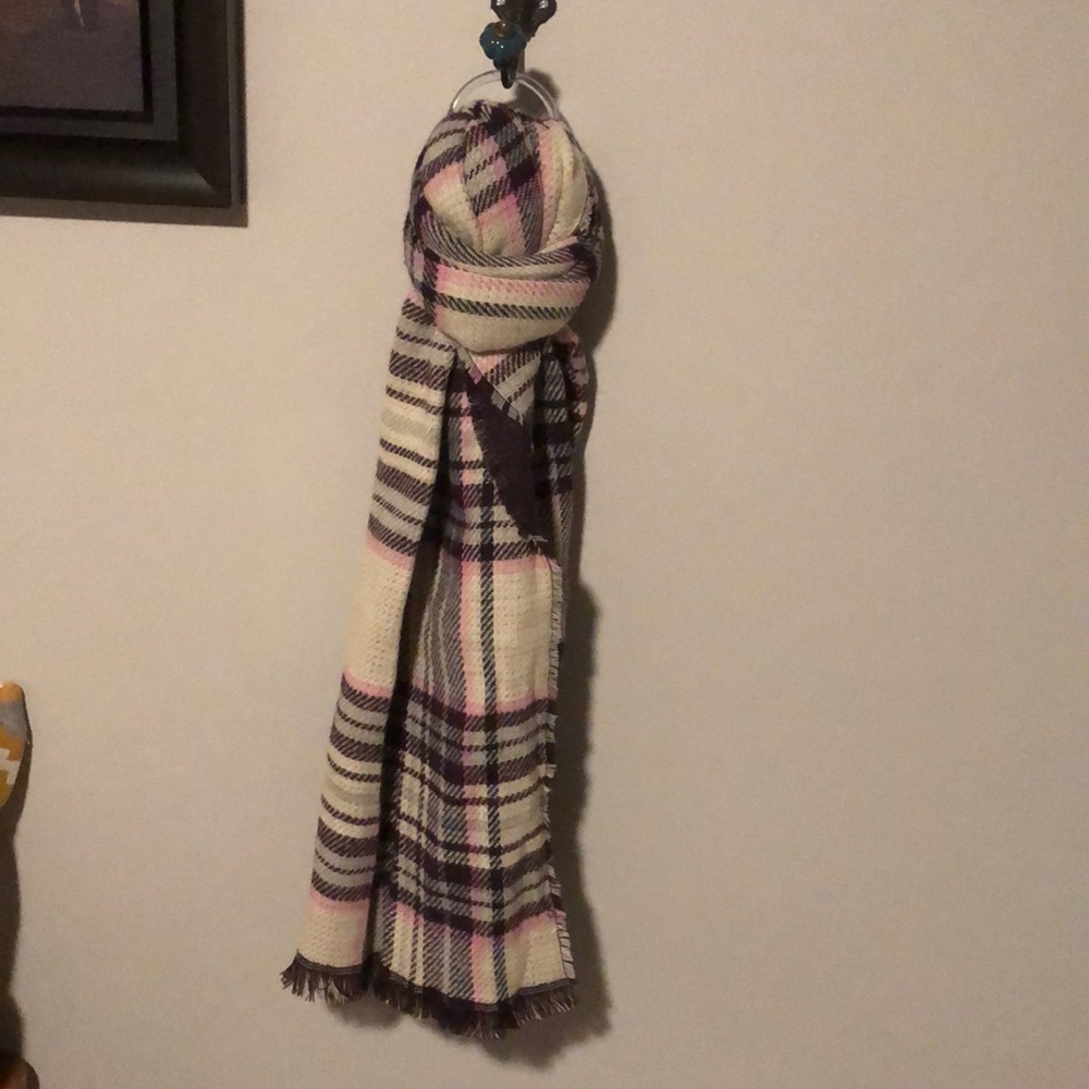 Oversized blanket scarf. Reversible plaid and aubergine. Soft and warm.